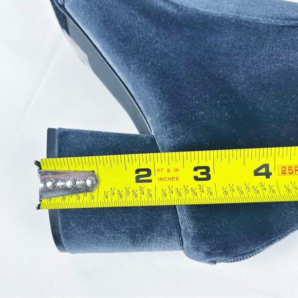 Urban Outfitters Harlow Blue Velvet O-Ring Heeled Ankle Boot Size 10 - Picture 13 of 13